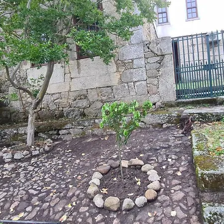 Solar Dos Araujo Coutinho - Casa Dos Cavaleiros - Turismo Habitacao Homestay Vila da Ponte